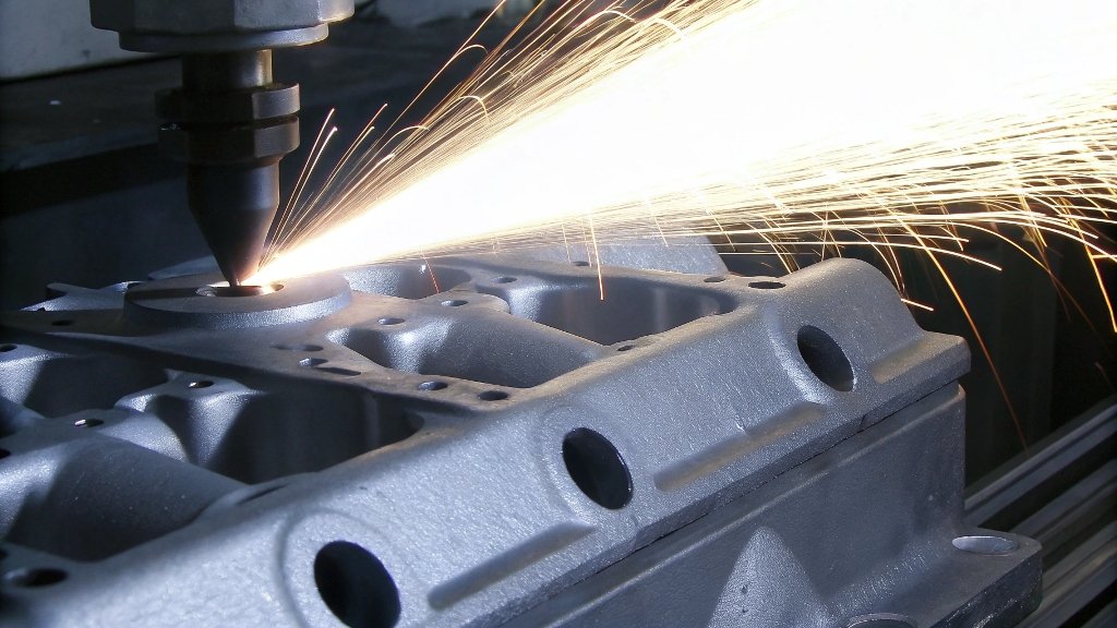 Shot blasting on a metal component, producing clean and smooth surfaces