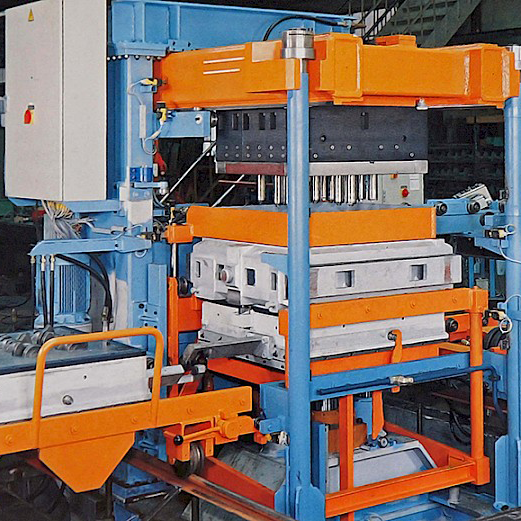 compact molding machine